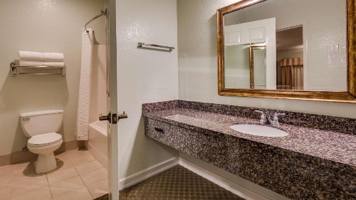 Best Western Plus Bayshore Inn image 21