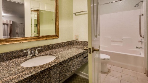 Best Western Plus Bayshore Inn image 34